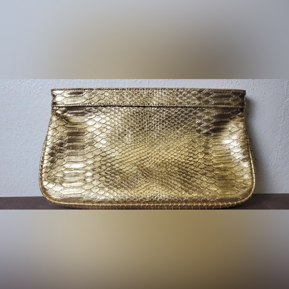 GUESS METALLIC GOLD SNAKESKIN CLUTCH PURSE EVENING BAG